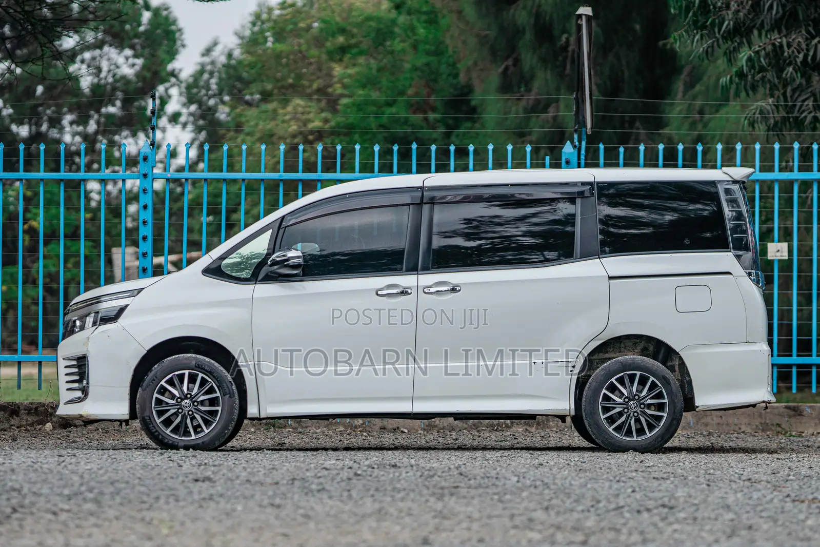 Toyota Voxy 2016 Pearl