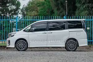Toyota Voxy 2016 Pearl