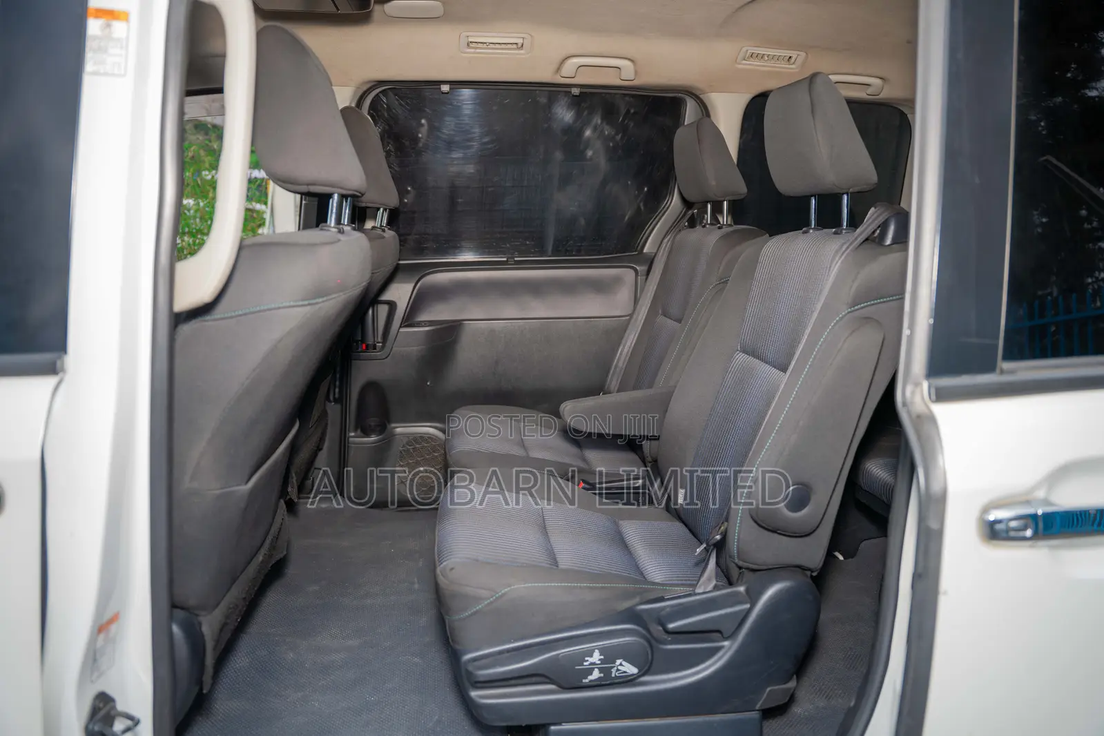 Toyota Voxy 2016 Pearl