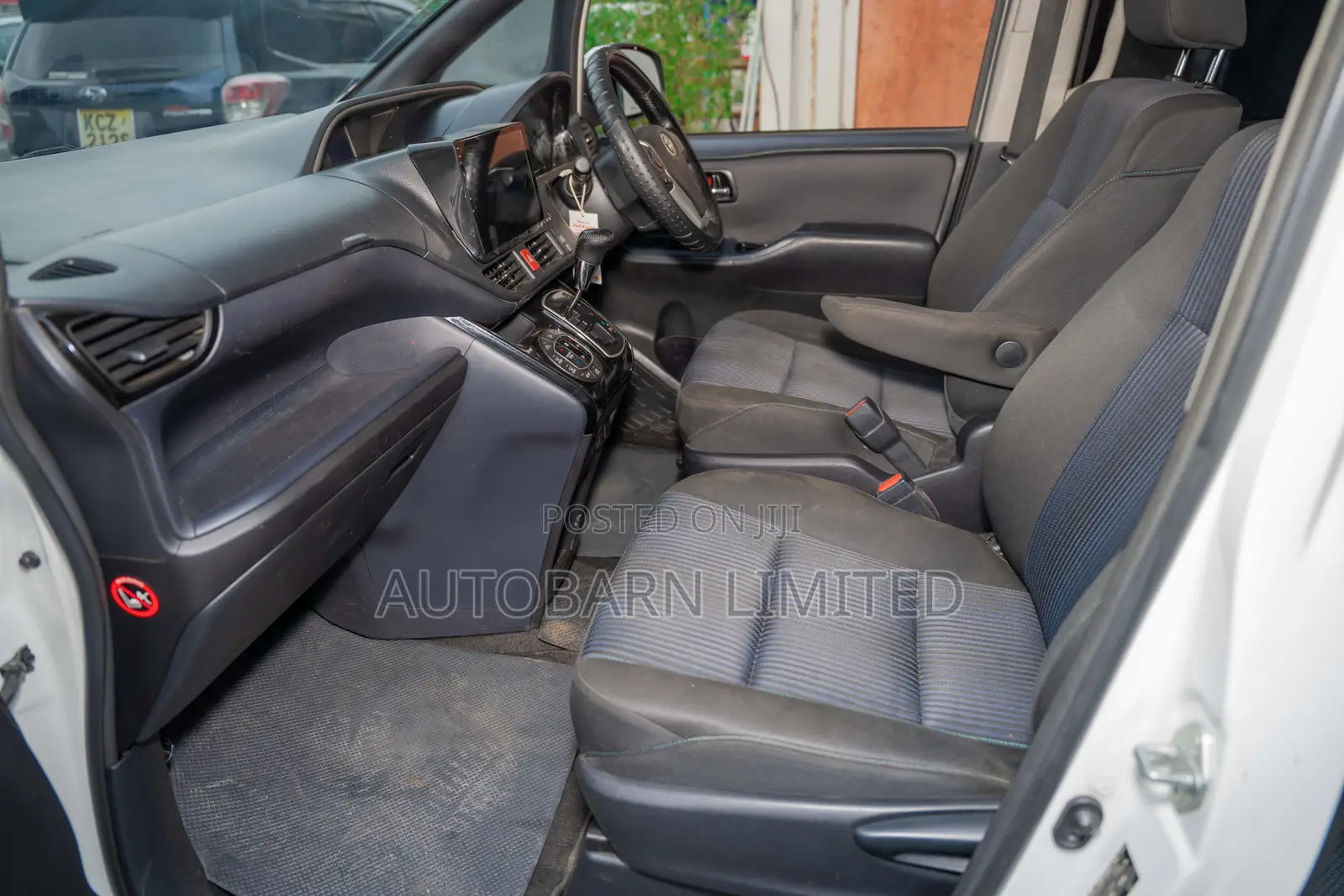 Toyota Voxy 2016 Pearl