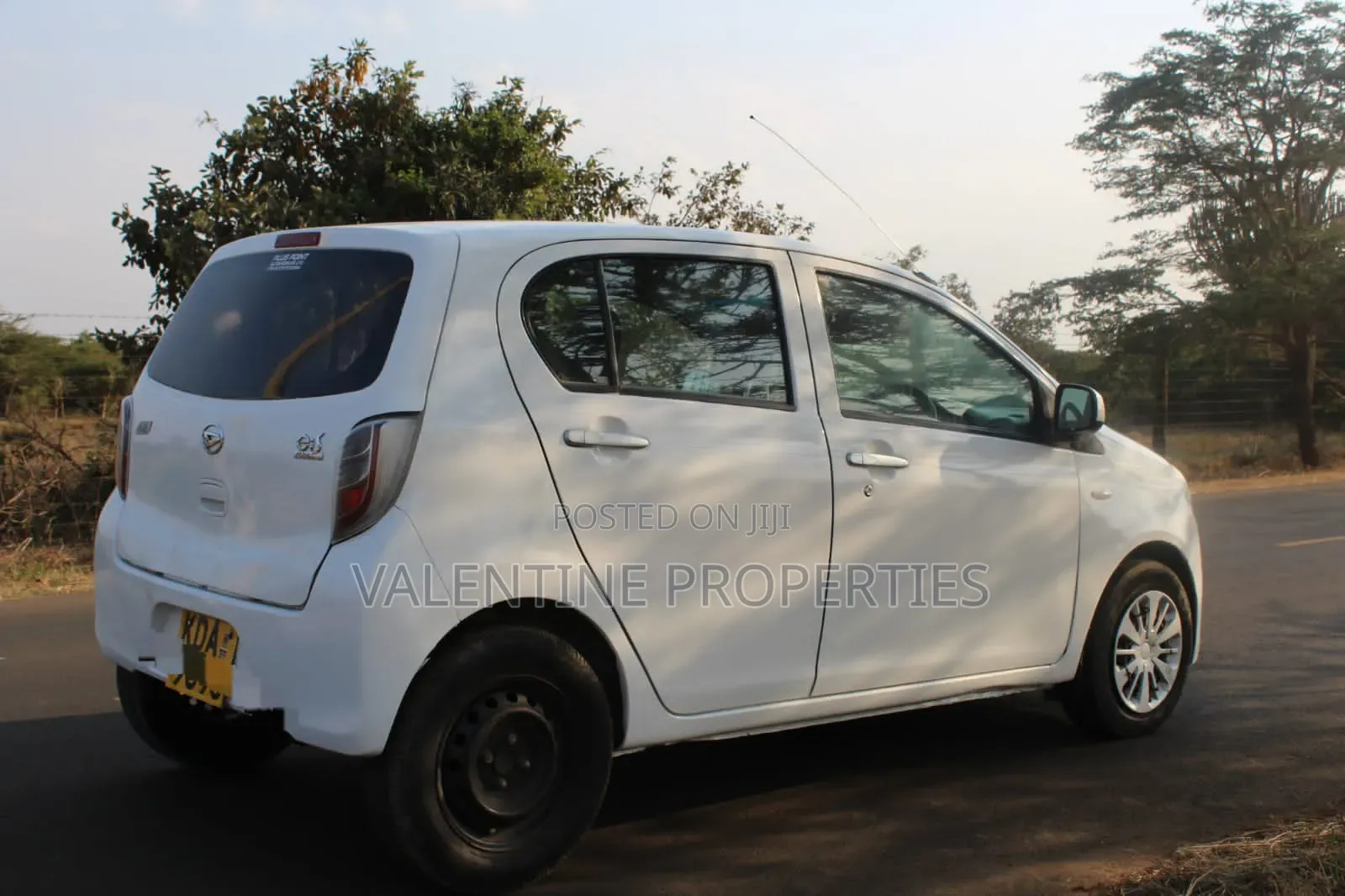 Daihatsu Mira 2015 White