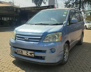 Toyota Noah 2007