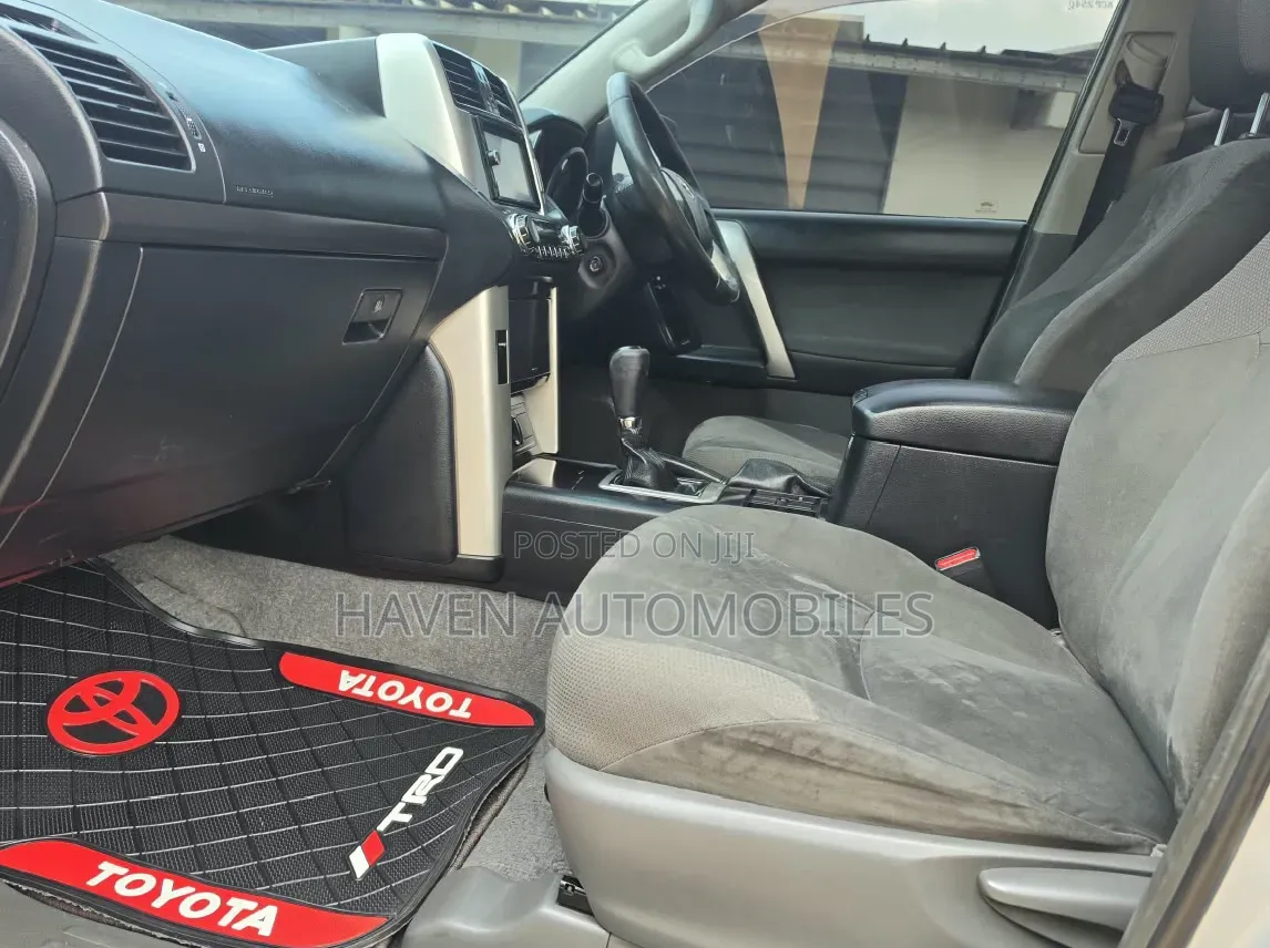 Toyota Land Cruiser Prado 2011 Silver