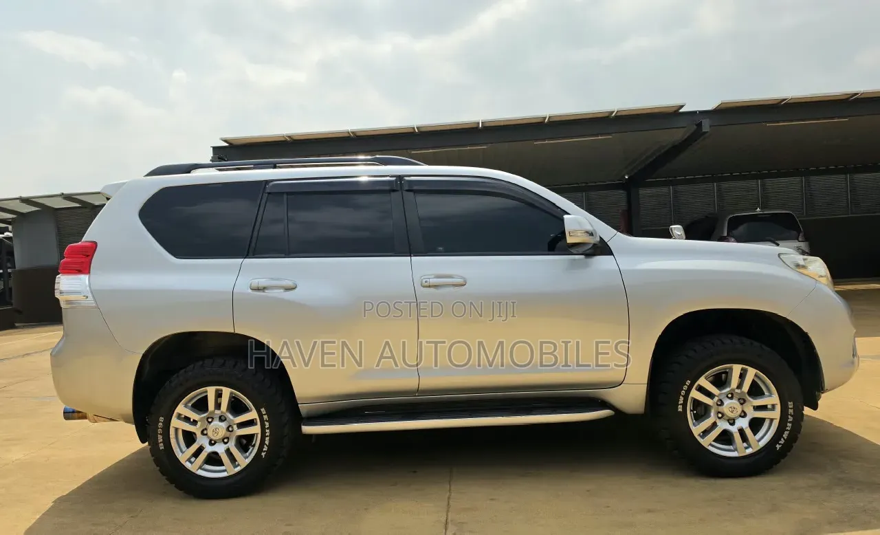 Toyota Land Cruiser Prado 2011 Silver