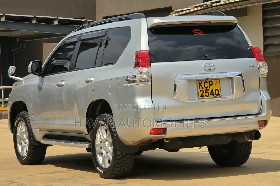 Toyota Land Cruiser Prado 2011 Silver