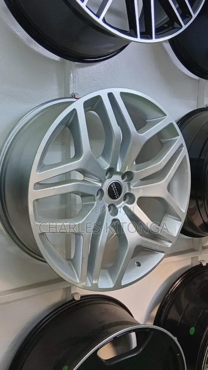 Size 22/5/120 Range Rover Vogue