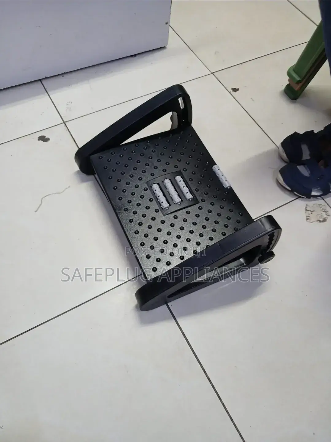 Egonomic Foot Rest Available
