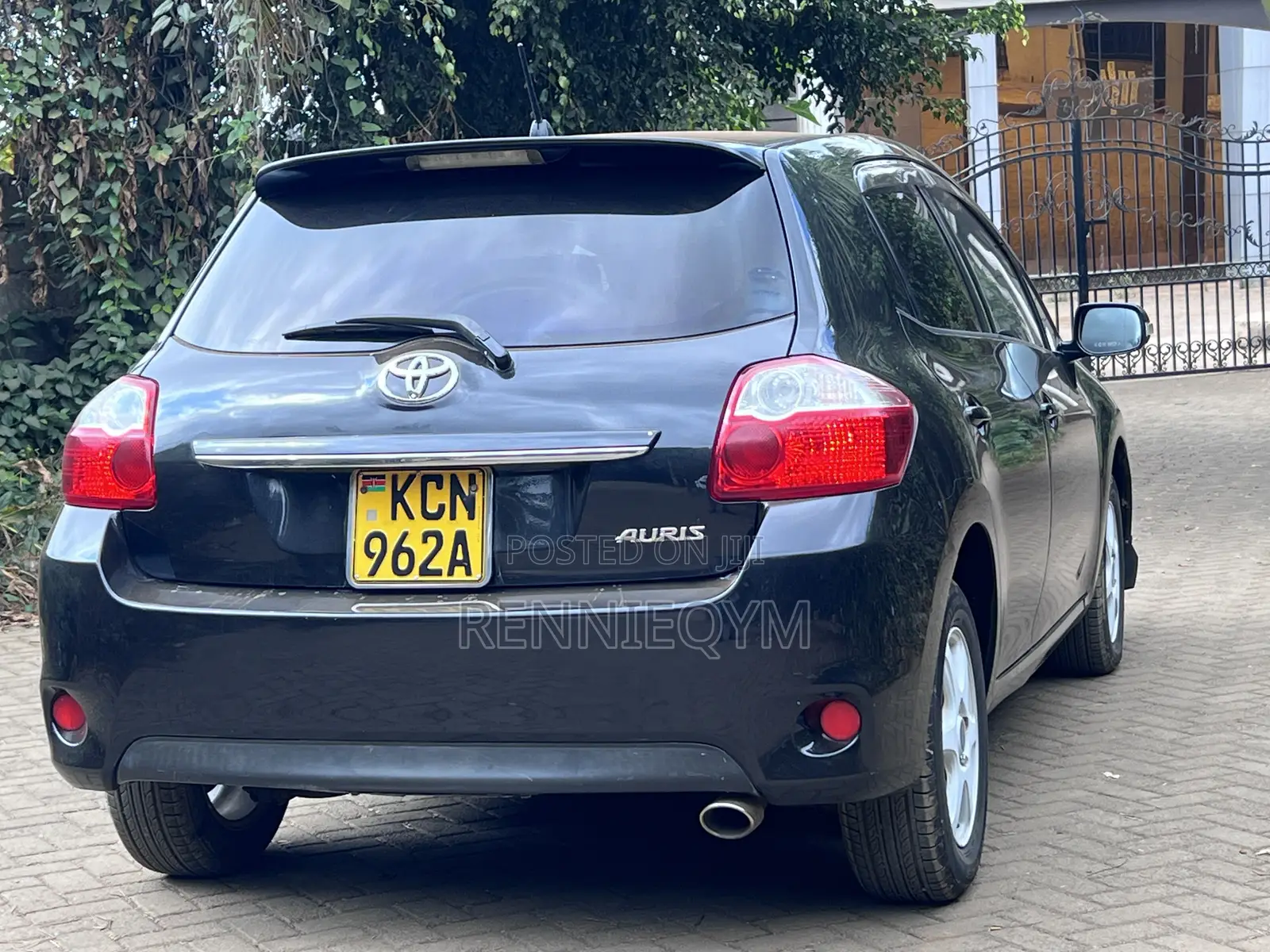 Toyota Auris 2011 Gray