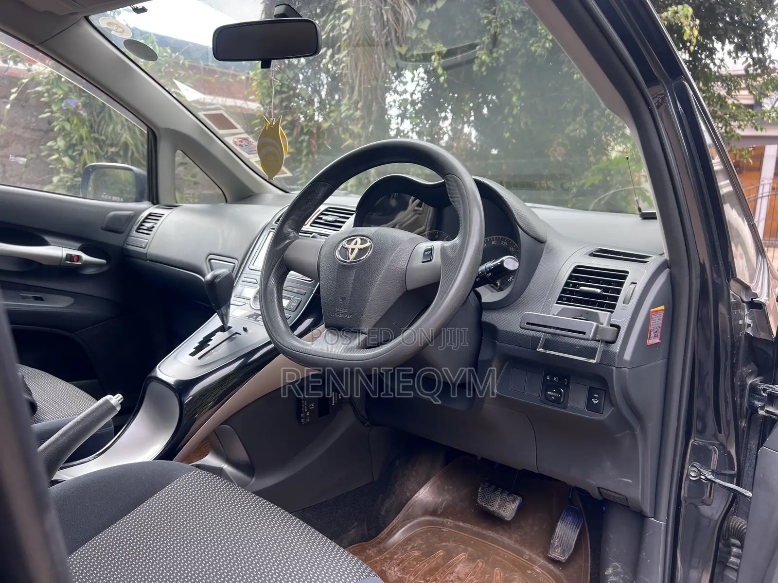 Toyota Auris 2011 Gray