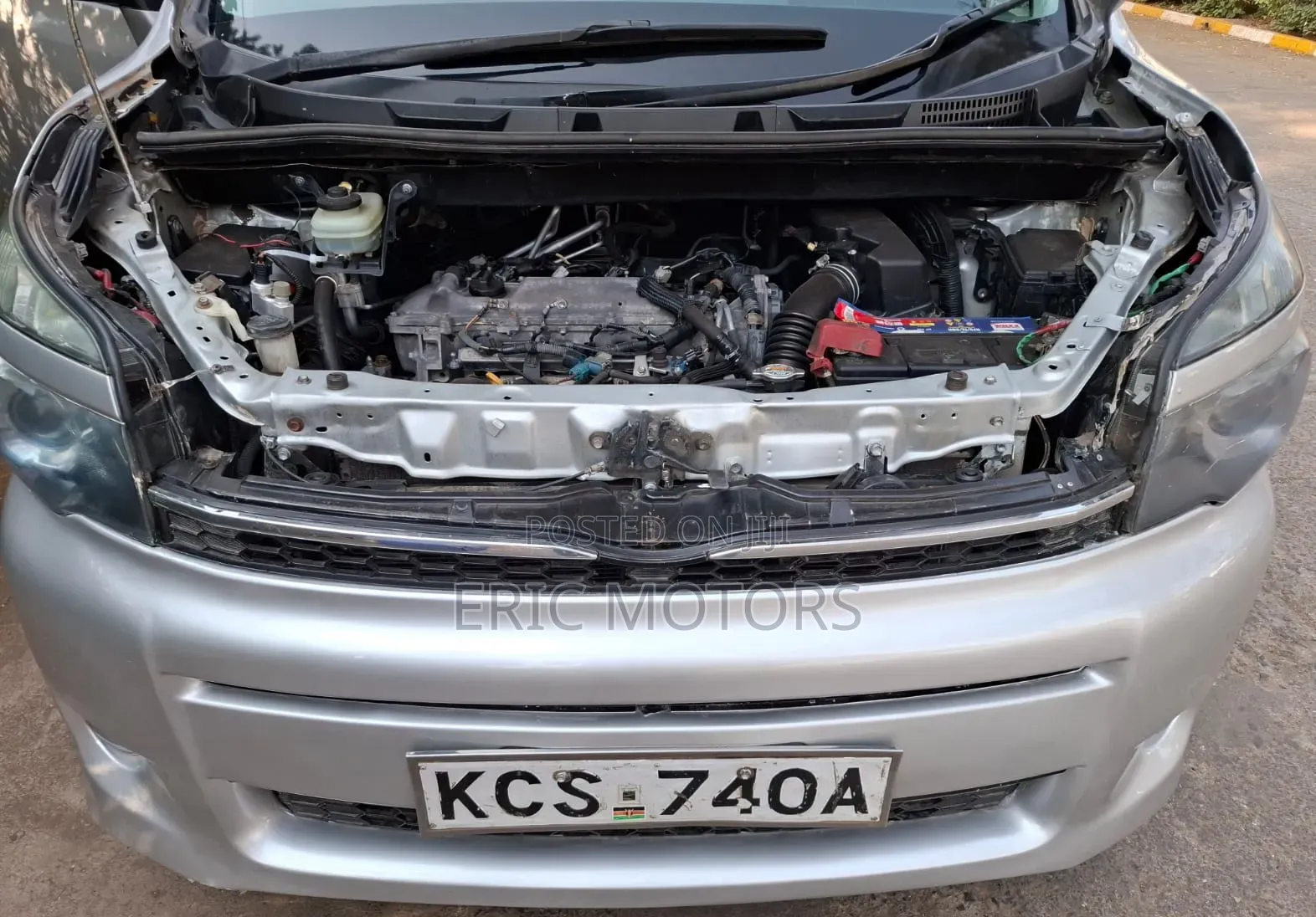 Toyota Voxy 2011 Silver