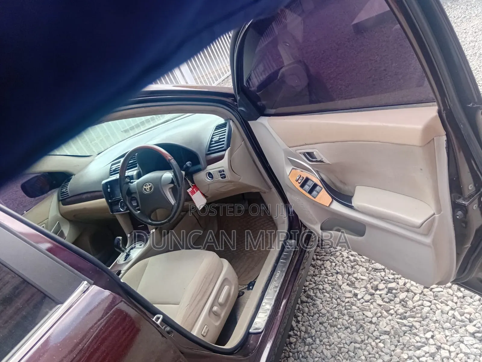 Toyota Premio 2011 Maroon