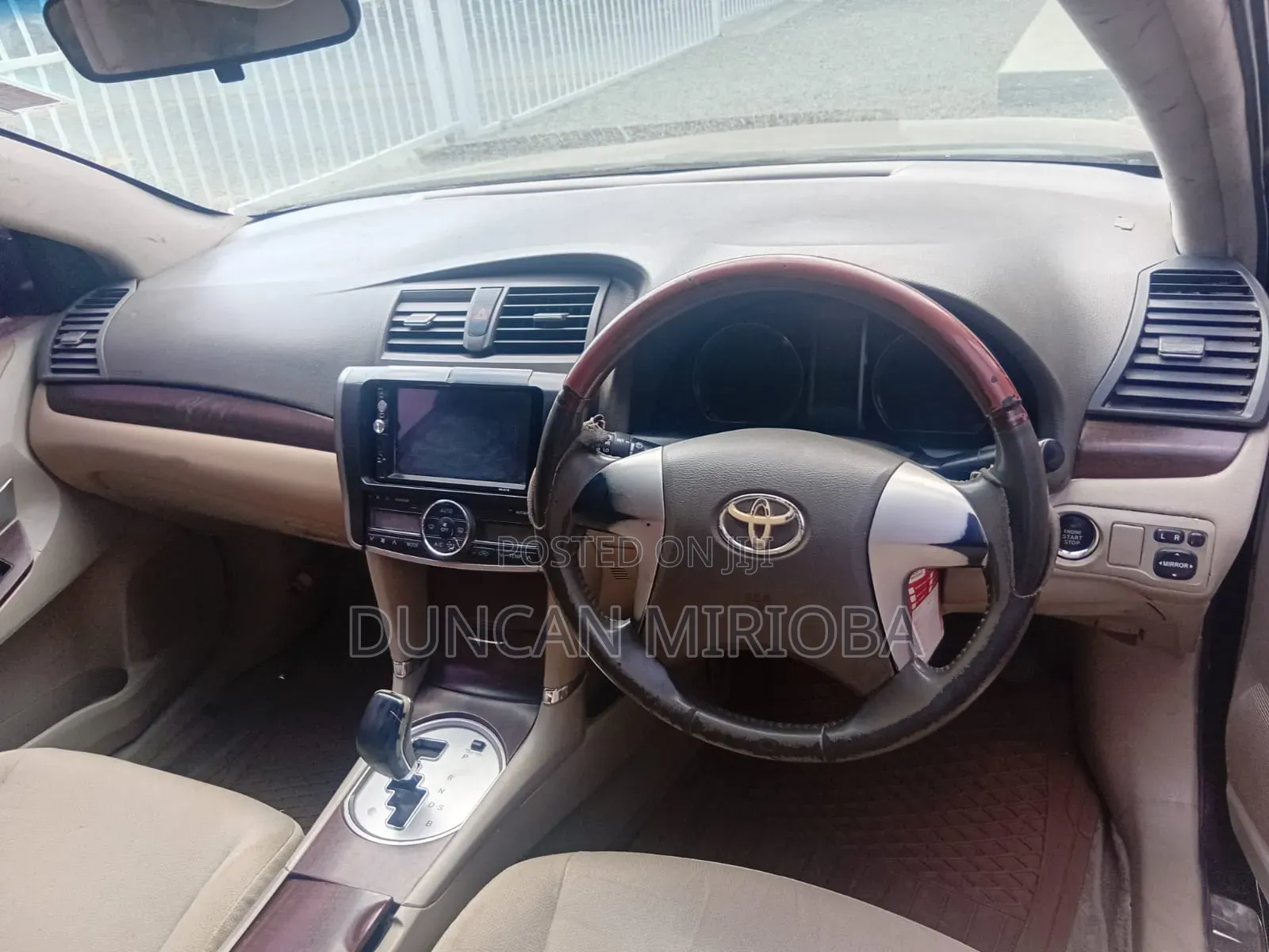 Toyota Premio 2011 Maroon