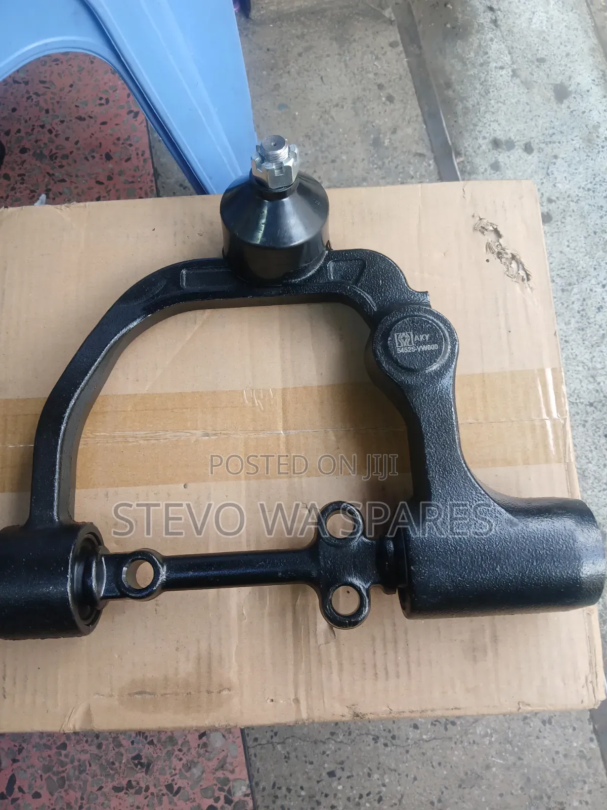 Nissan Caravan (Nguruwe) Upper Arm