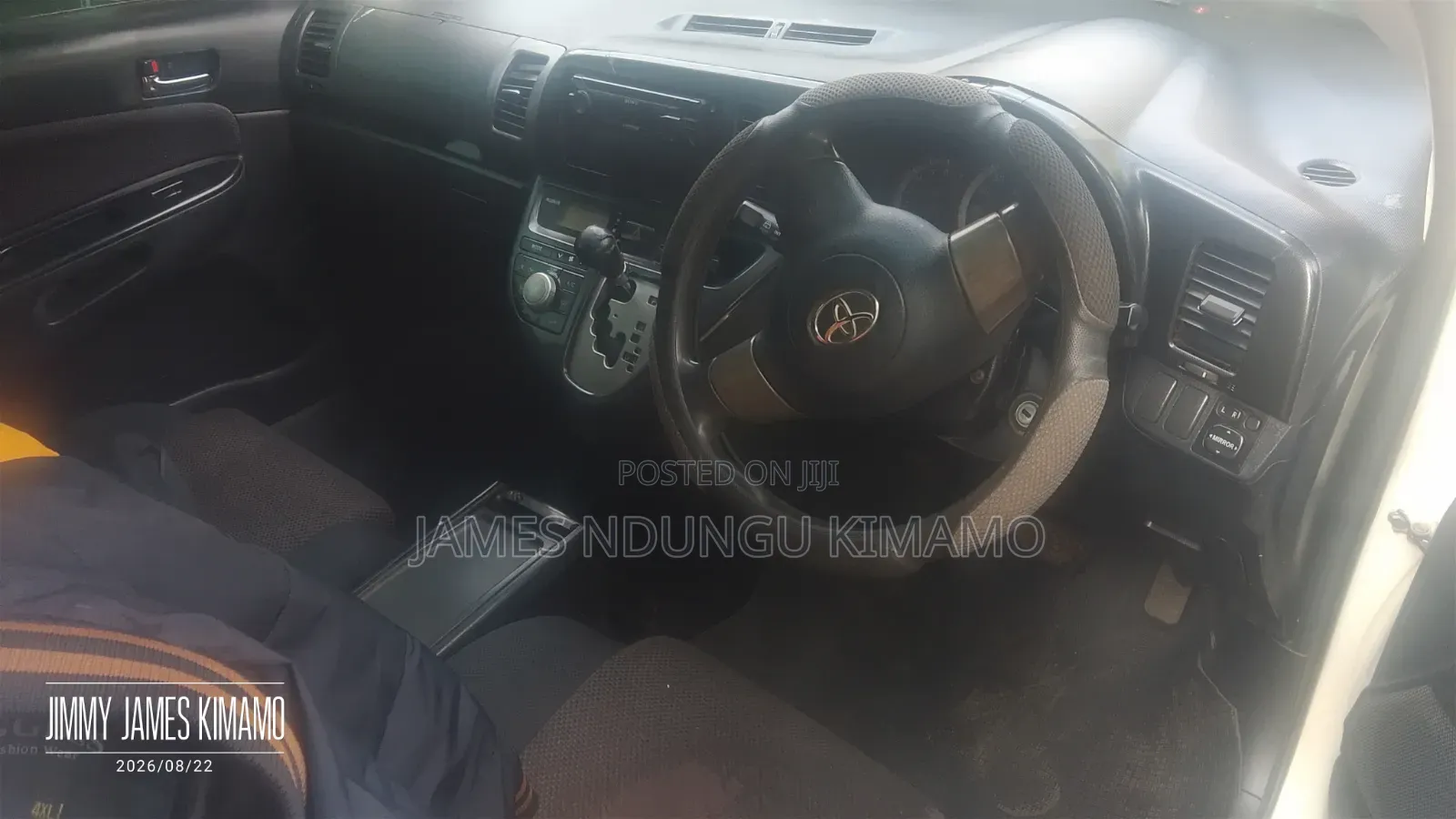 Toyota Vitz 2009 White