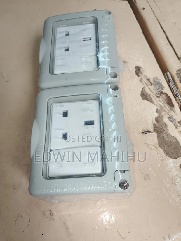 Waterproof Twin Socket - thumbnail 2