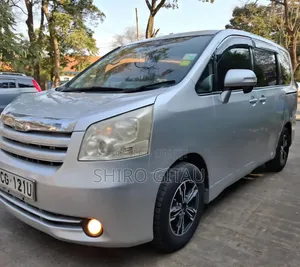 Toyota Noah 2009 Silver