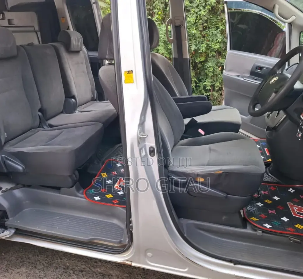 Toyota Noah 2009 Silver