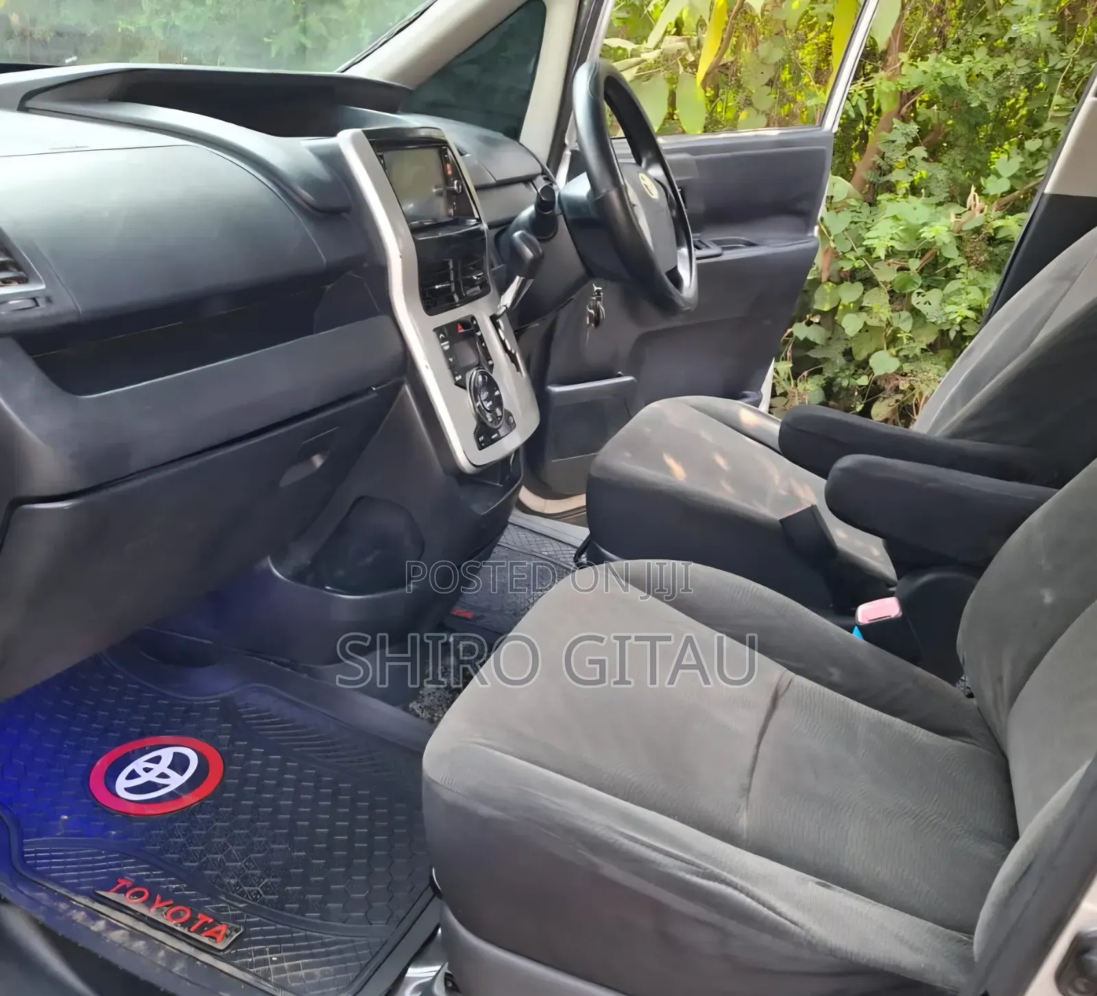 Toyota Noah 2009 Silver