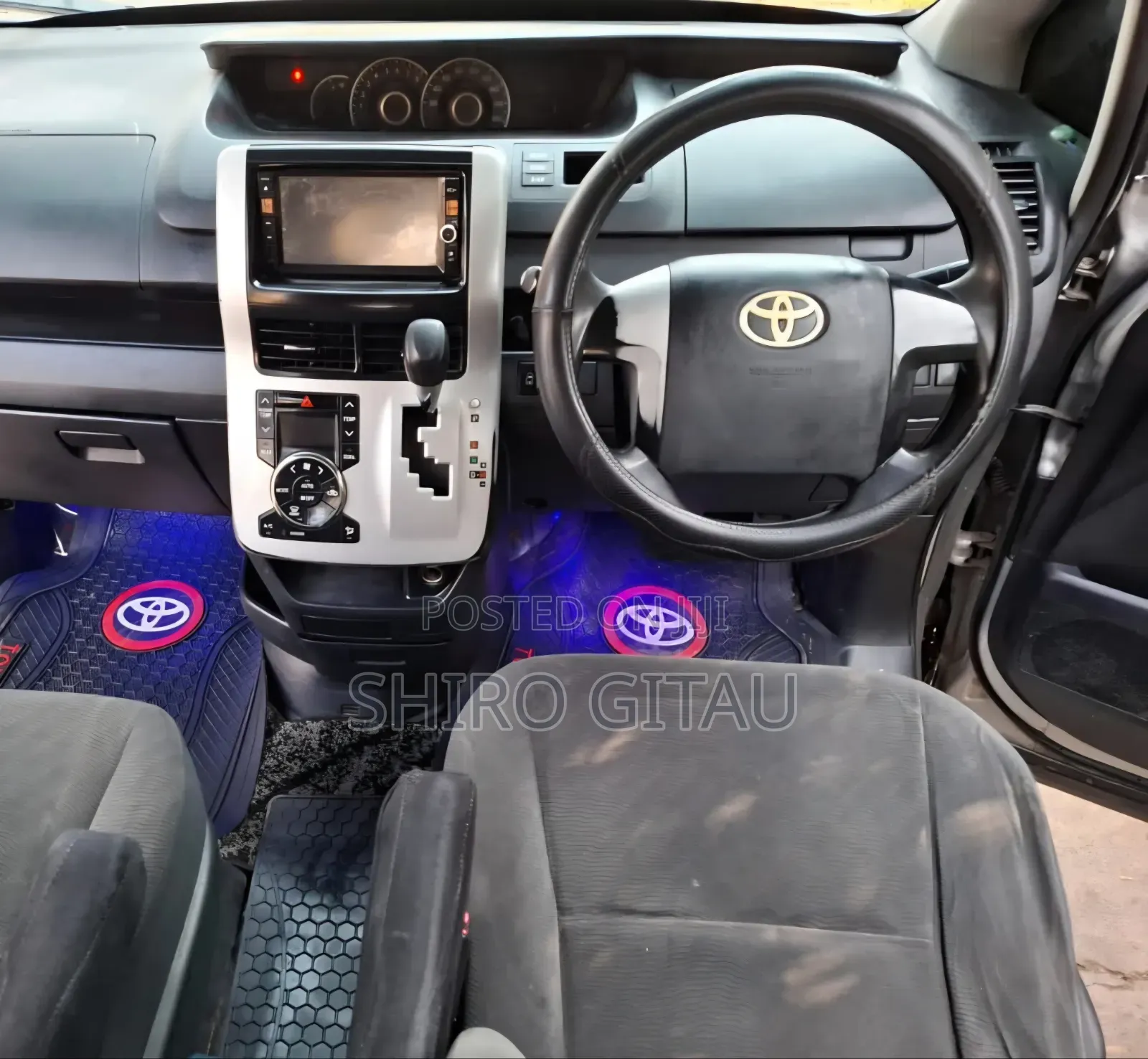Toyota Noah 2009 Silver