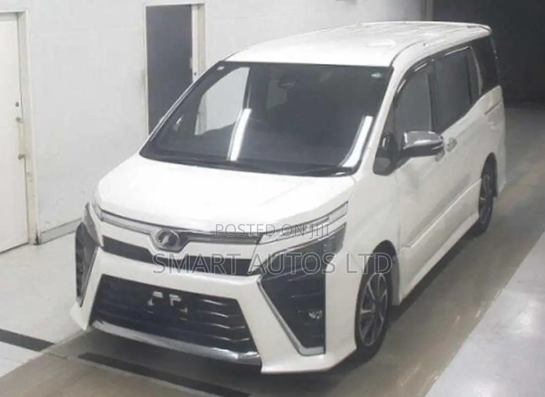 Toyota Voxy 2019 Off white