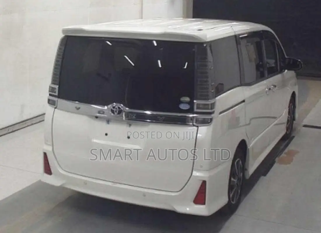 Toyota Voxy 2019 Off white