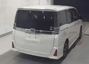 Toyota Voxy 2019 Off white