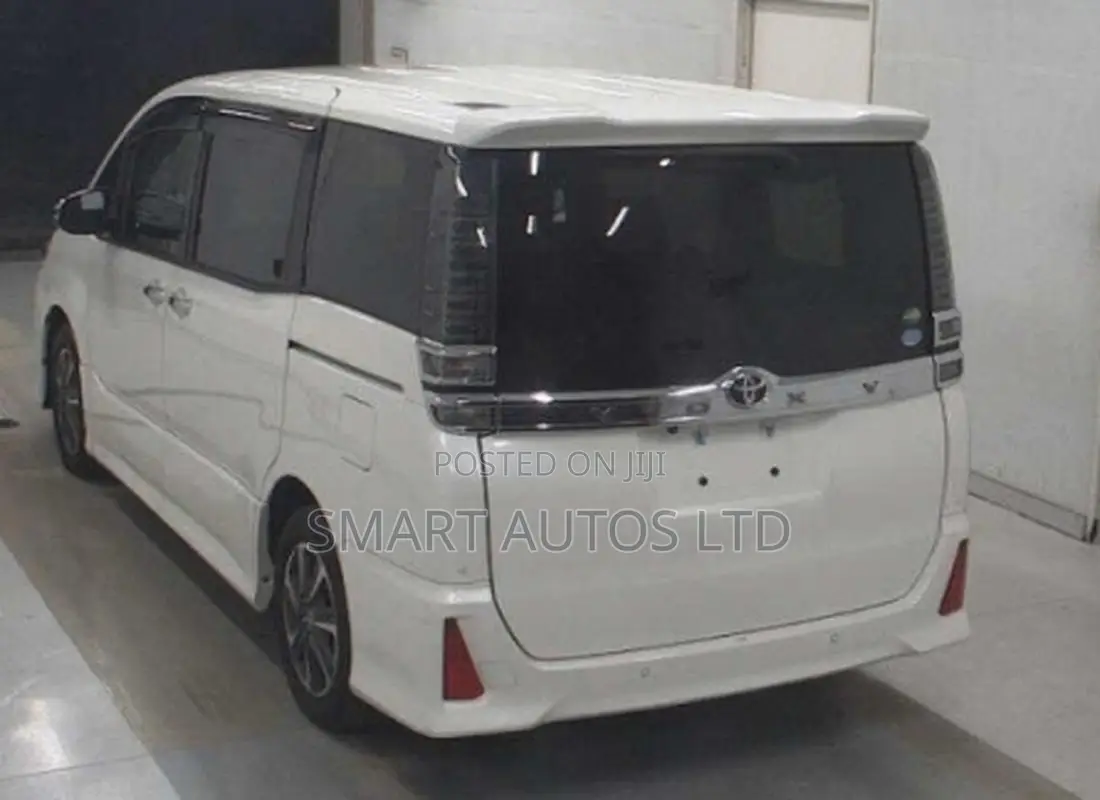 Toyota Voxy 2019 Off white