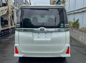 Toyota Voxy 2019 Off white