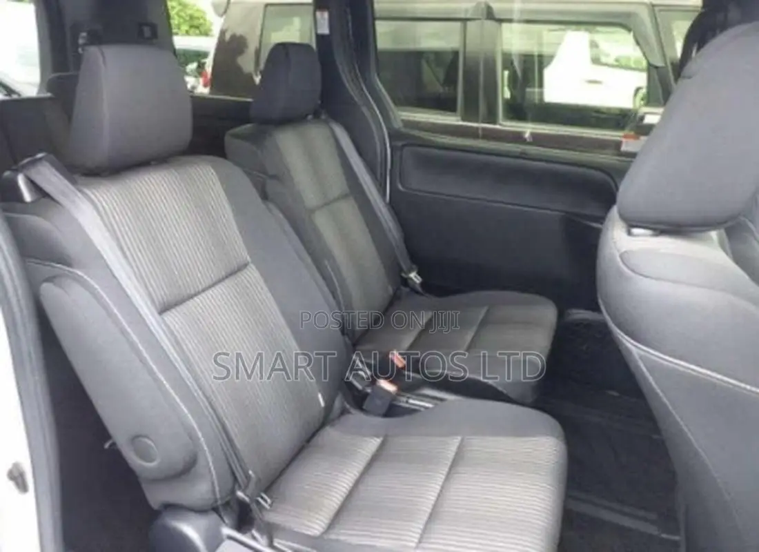 Toyota Voxy 2019 Off white