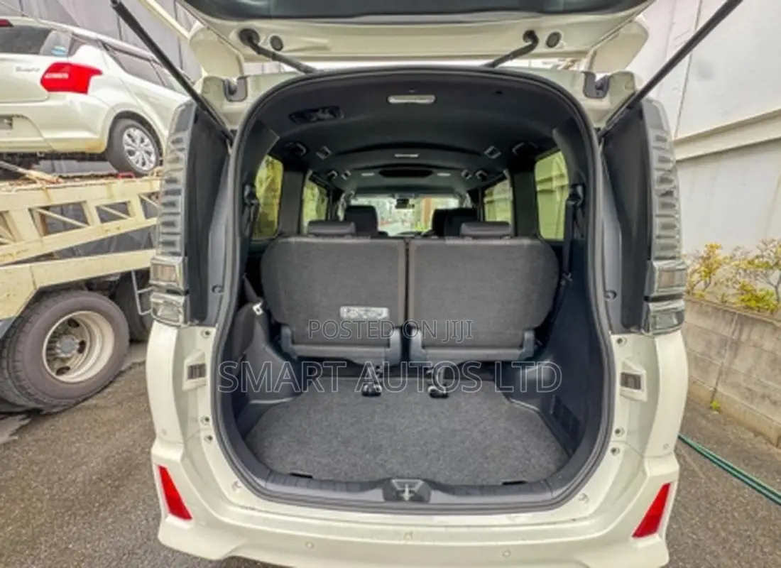 Toyota Voxy 2019 Off white