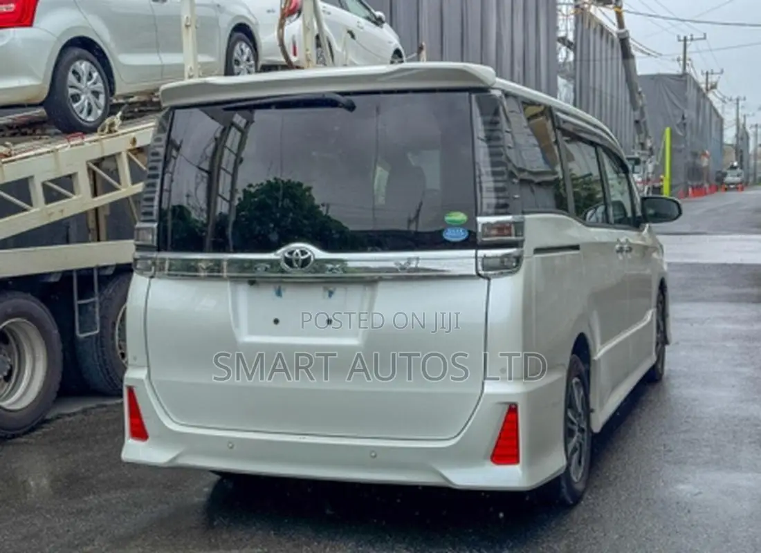 Toyota Voxy 2019 Off white