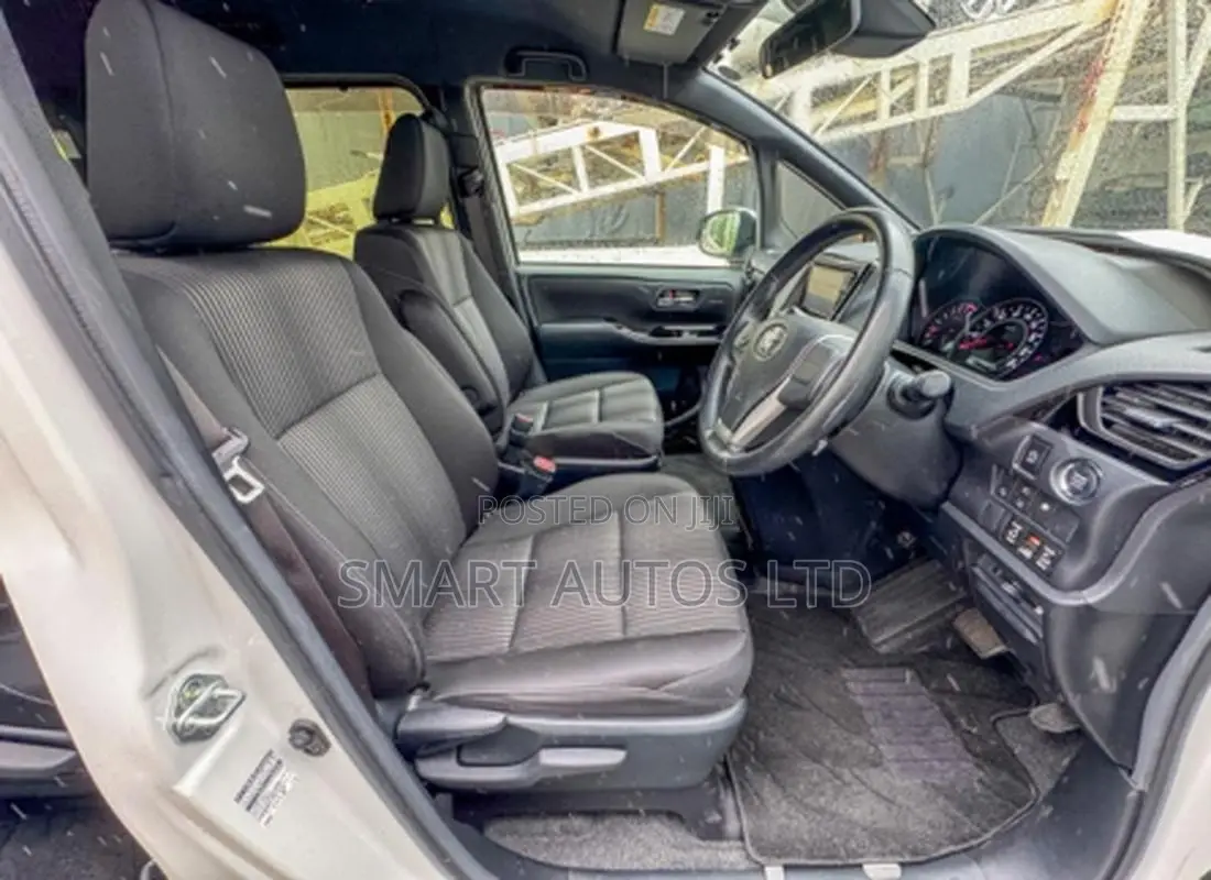Toyota Voxy 2019 Off white