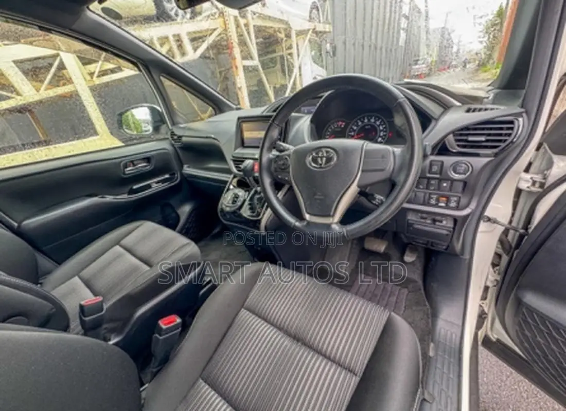 Toyota Voxy 2019 Off white
