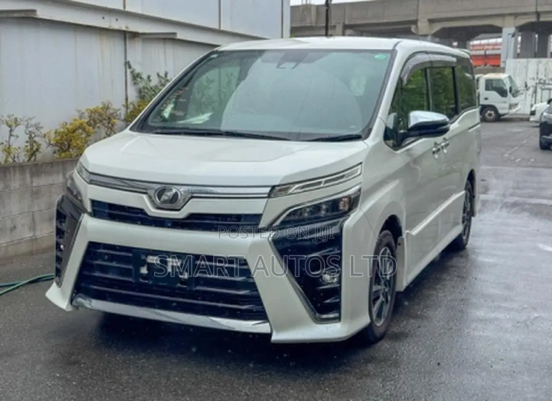 Toyota Voxy 2019 Off white