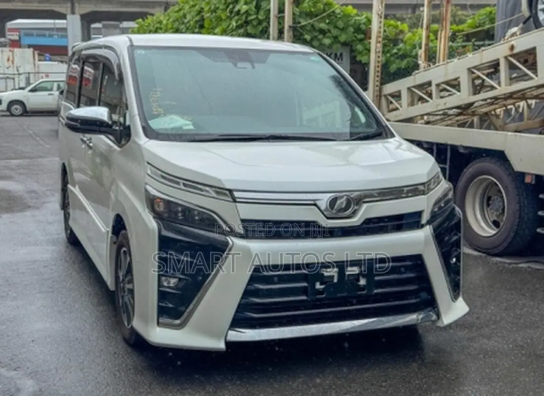 Toyota Voxy 2019 Off white