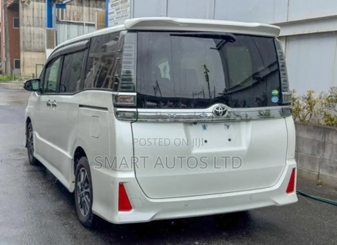 Toyota Voxy 2019 Off white