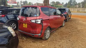 Toyota Sienta 2016 Burgundy