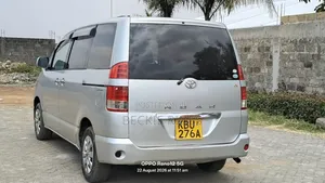 Toyota Noah 2007 Silver