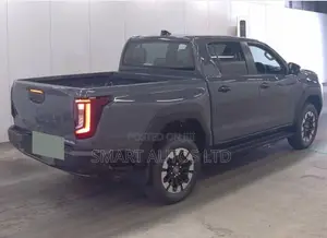 New Toyota Hilux 2026 Gray