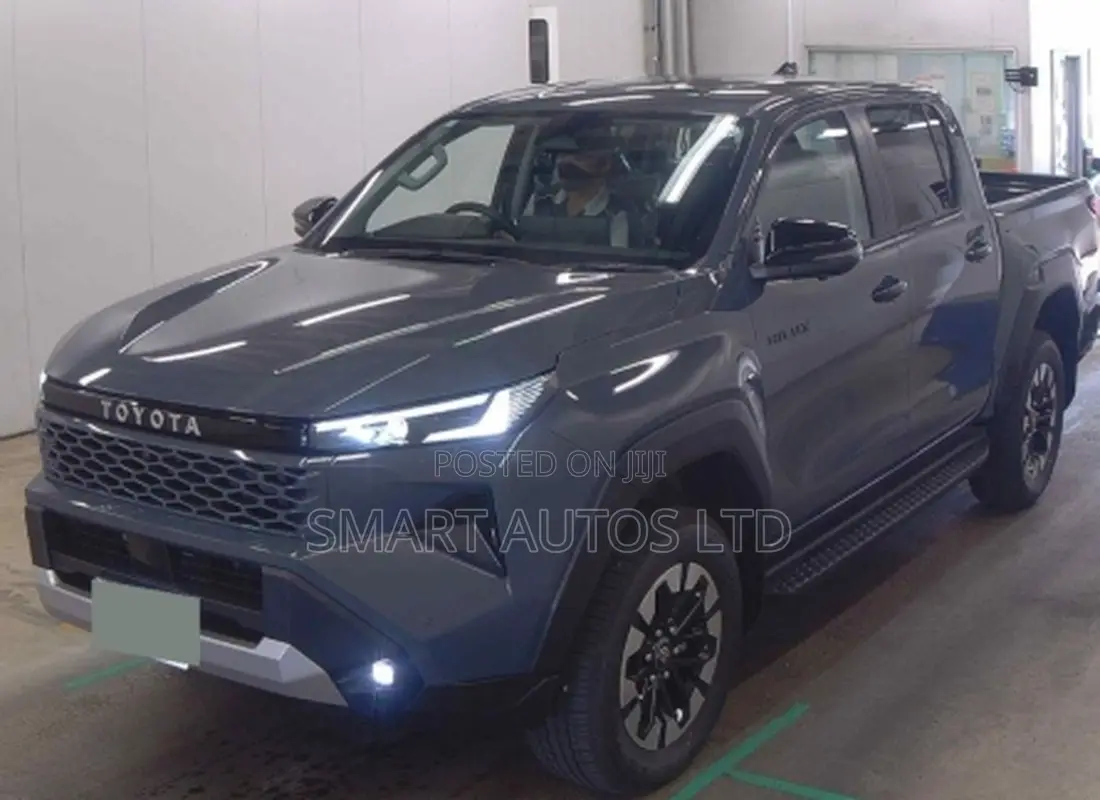 New Toyota Hilux 2026 Gray