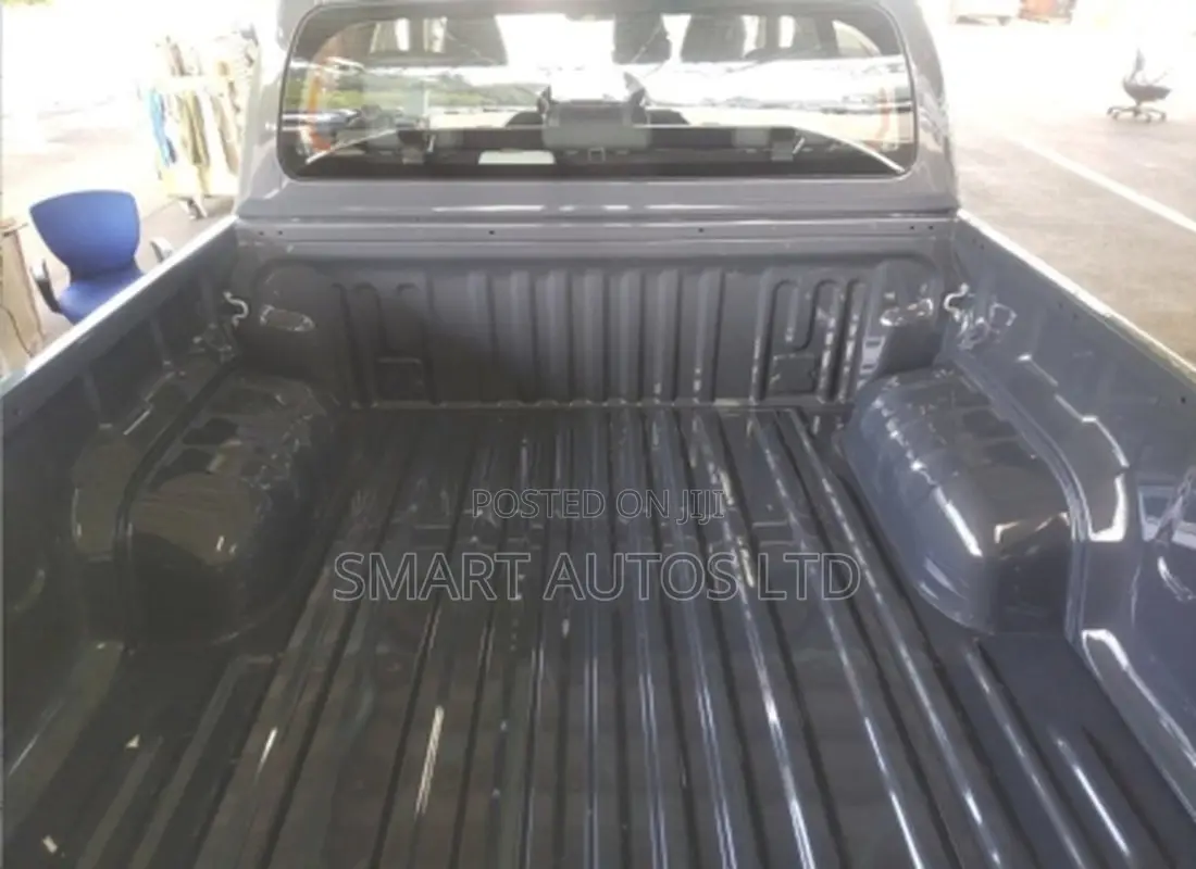 New Toyota Hilux 2026 Gray