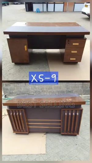 Executive Modern Office Table Suitable for Managerial Meetings