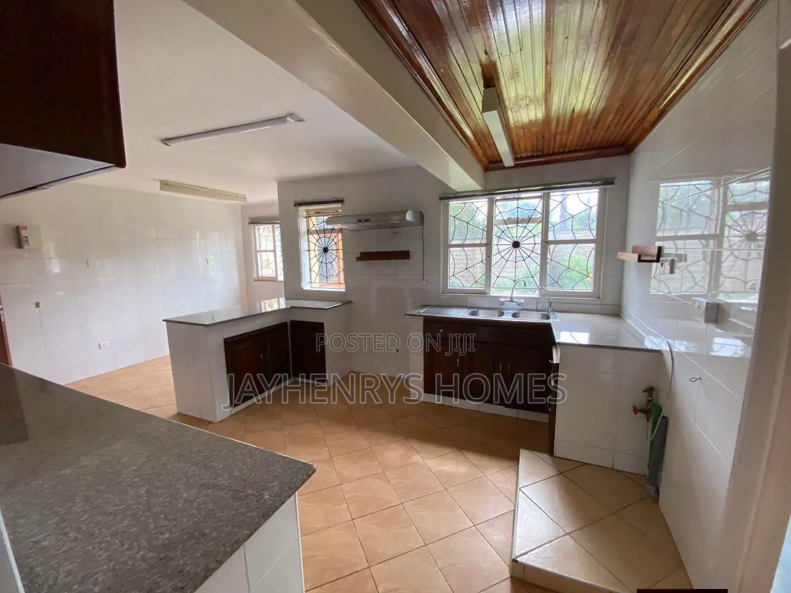 5bdrm House in Nyari for rent