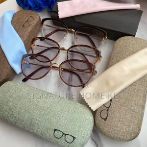 Photocromatic Sunglasses
(Sunnies+casing+wipe)