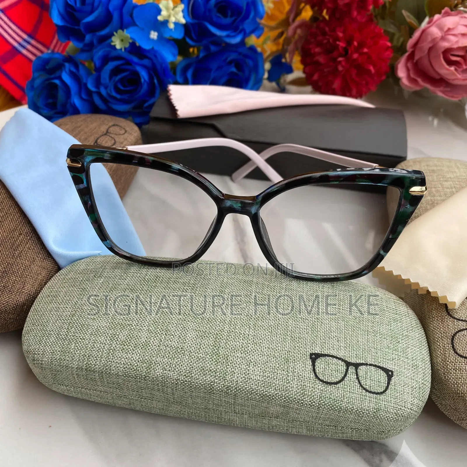 Photocromatic Sunglasses
(Sunnies+casing+wipe)
