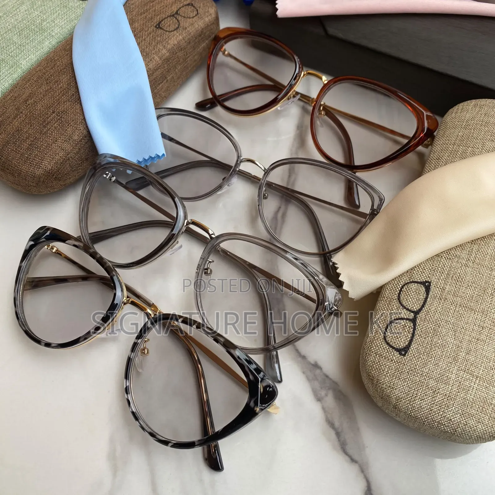 Photocromatic Sunglasses
(Sunnies+casing+wipe)