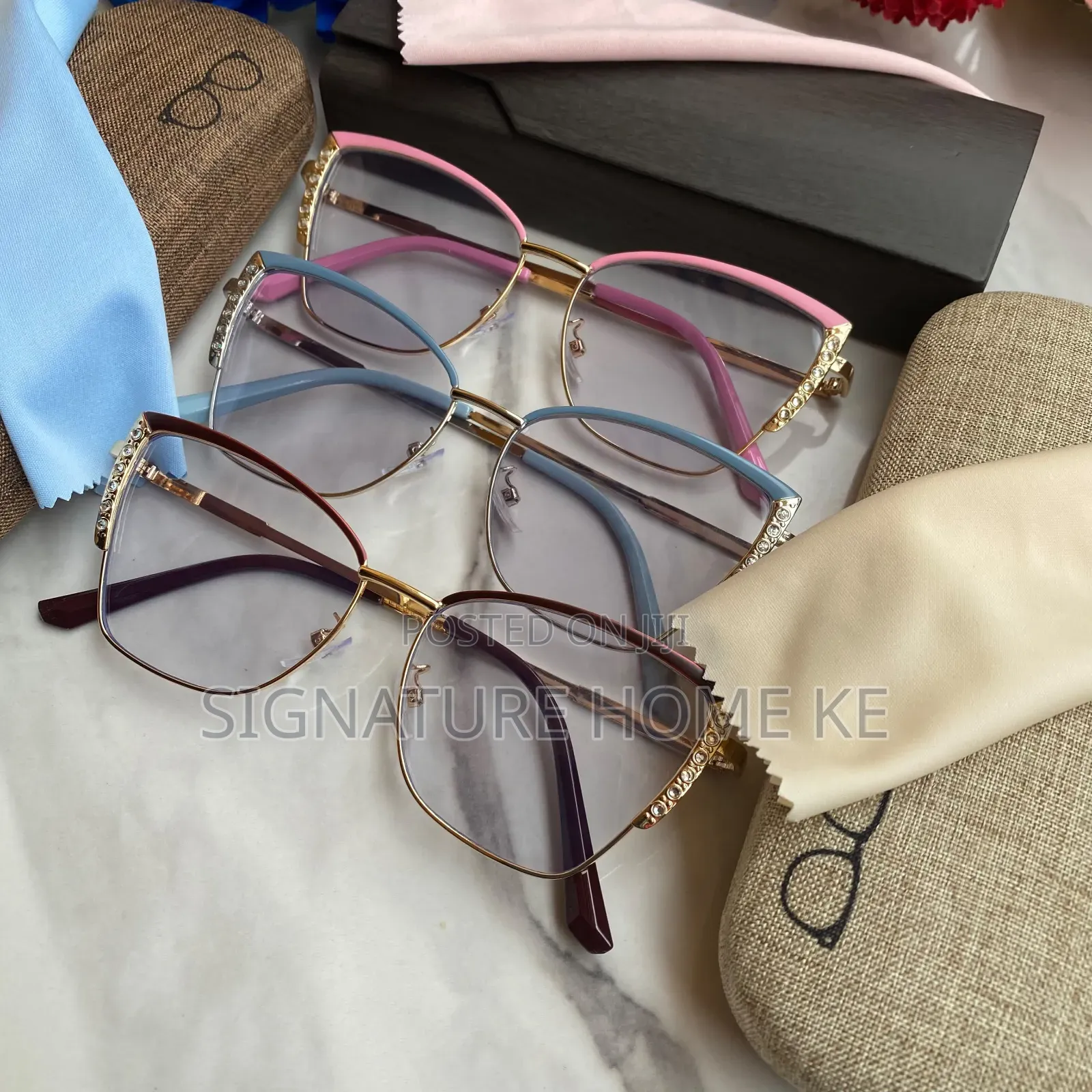 Photocromatic Sunglasses
(Sunnies+casing+wipe)
