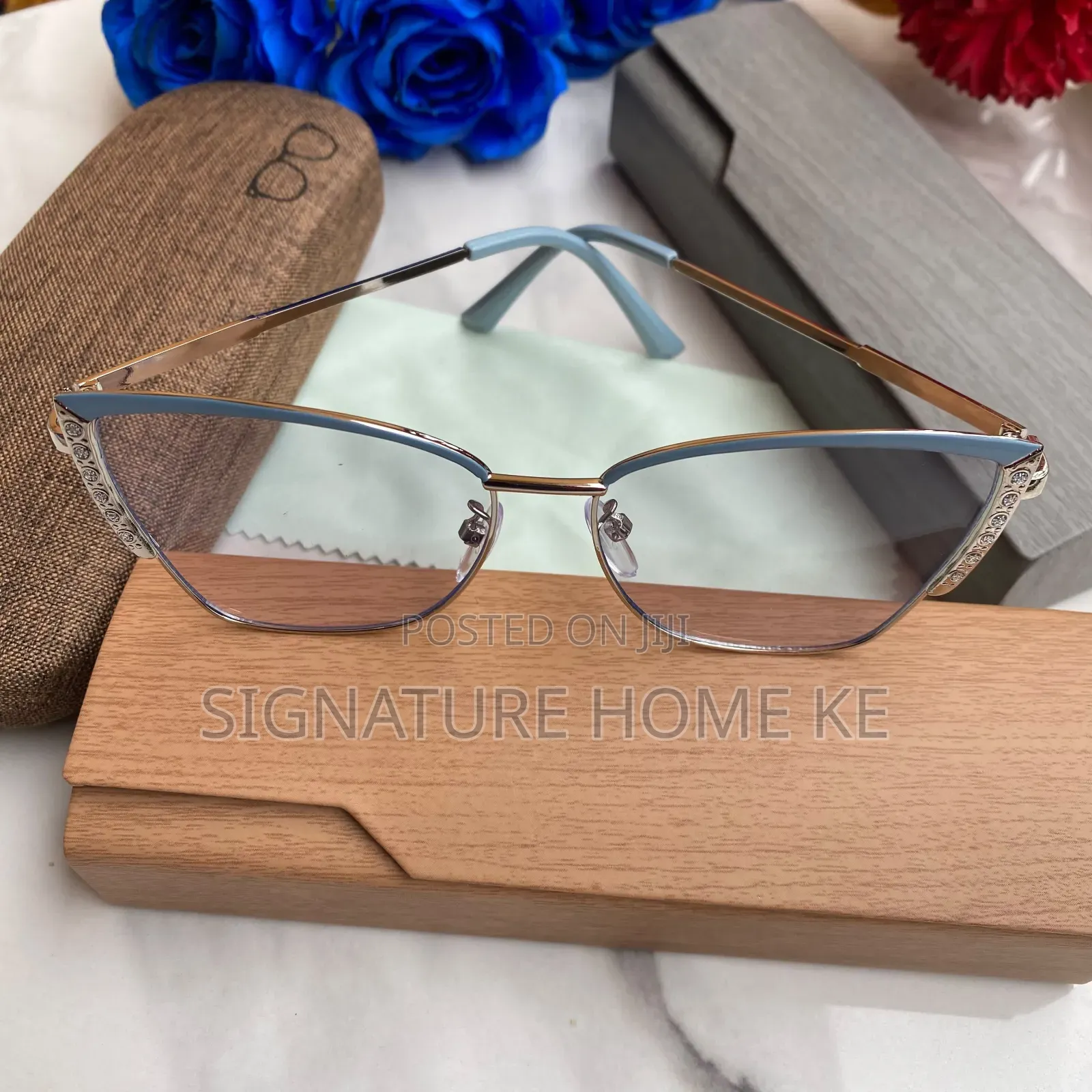Photocromatic Sunglasses
(Sunnies+casing+wipe)