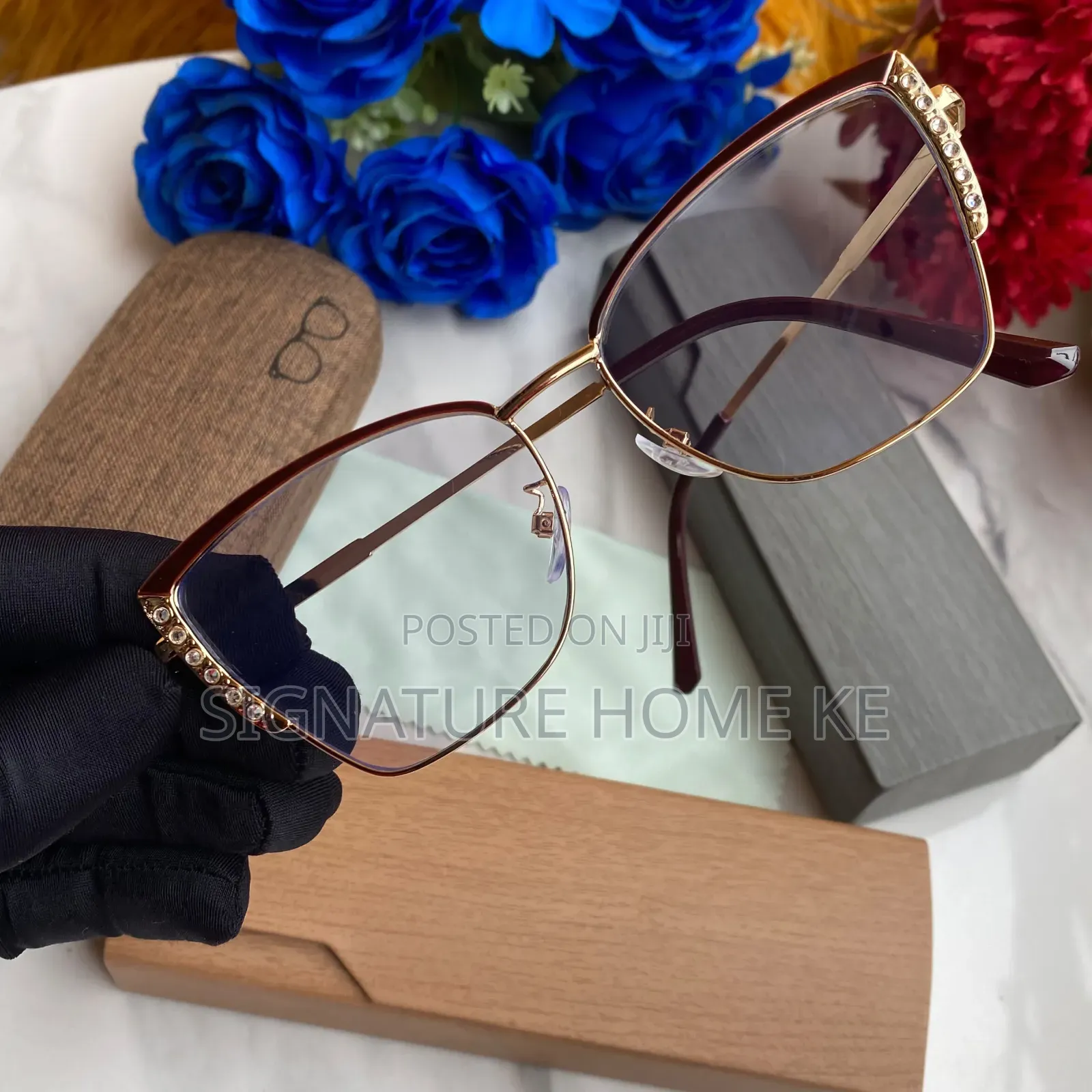 Photocromatic Sunglasses
(Sunnies+casing+wipe)