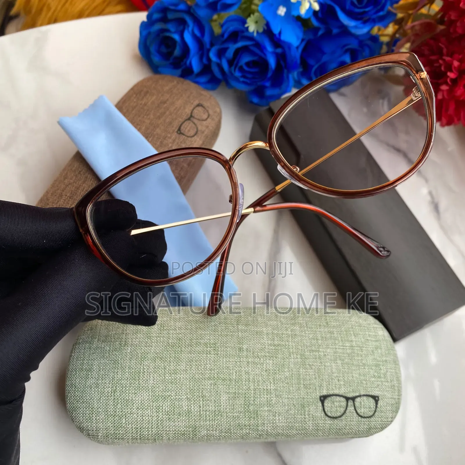 Photocromatic Sunglasses
(Sunnies+casing+wipe)